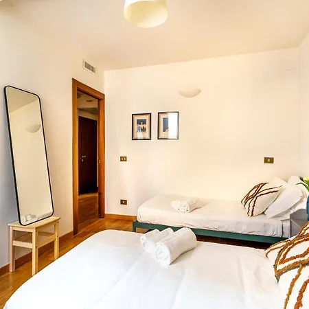 Iflat Lovely 2 Bedroom In Rione Monti Appartamento